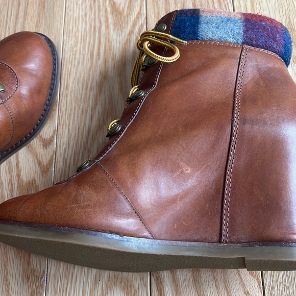 JOHNSTON & MURPHY LADIES WEDGE FASHION BOOTS. LUMBERJACK HIKING STYLE. - Picture 7 of 7